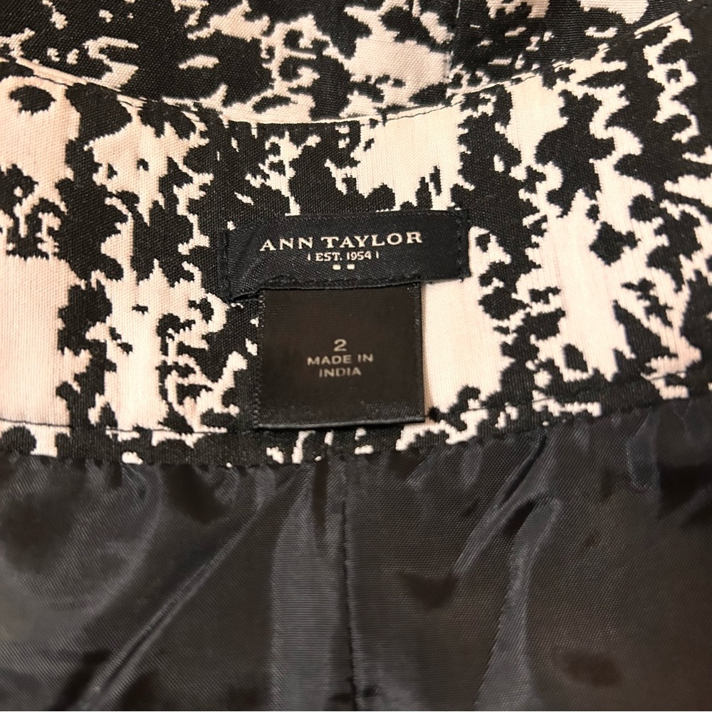 Ann Taylor Black and White Patterned A-Line Skirt - Picture 8 of 9